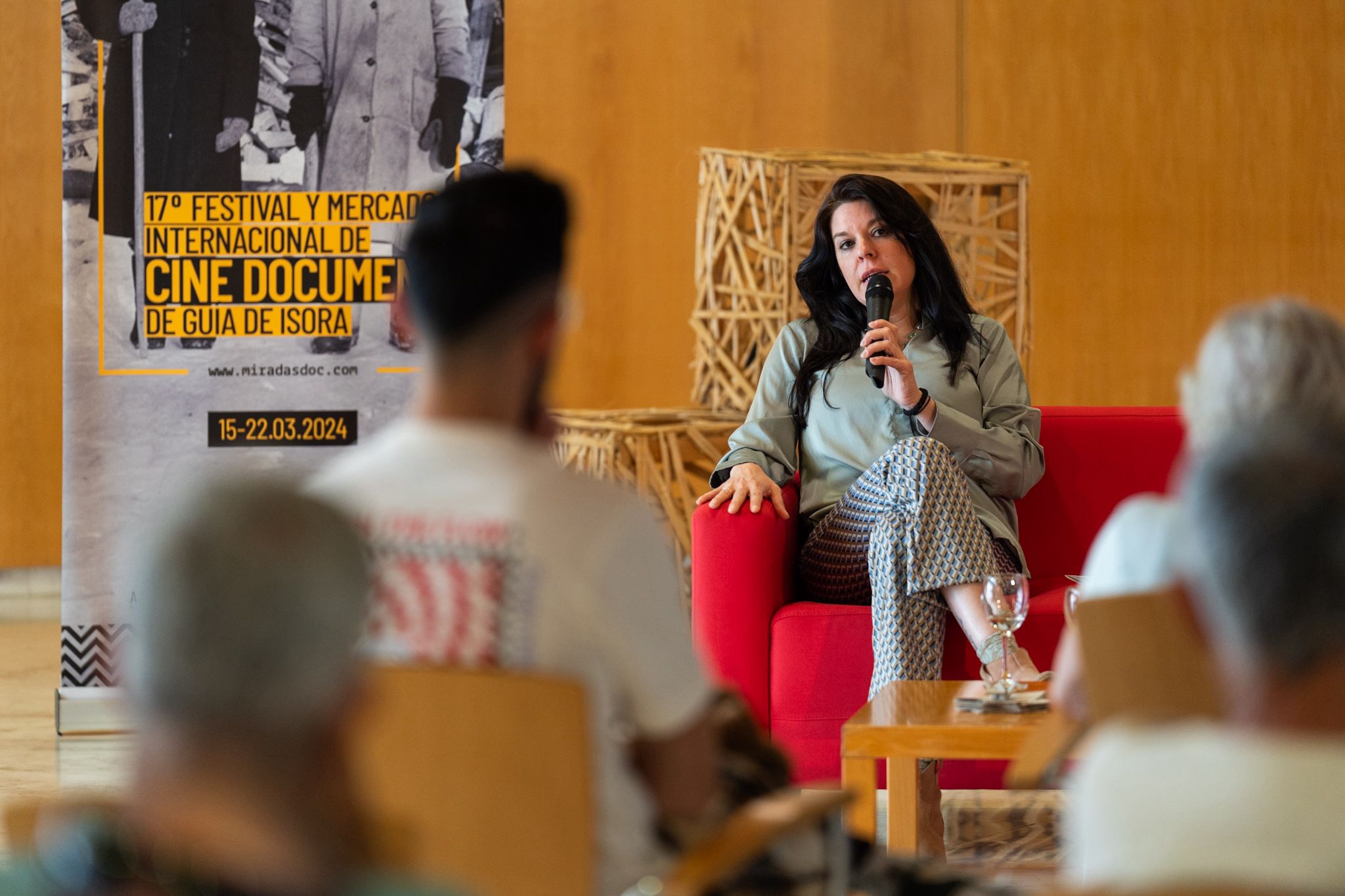 Encuentro con Mónica García Prieto: Una Mirada Encendida en el corazón del conflicto